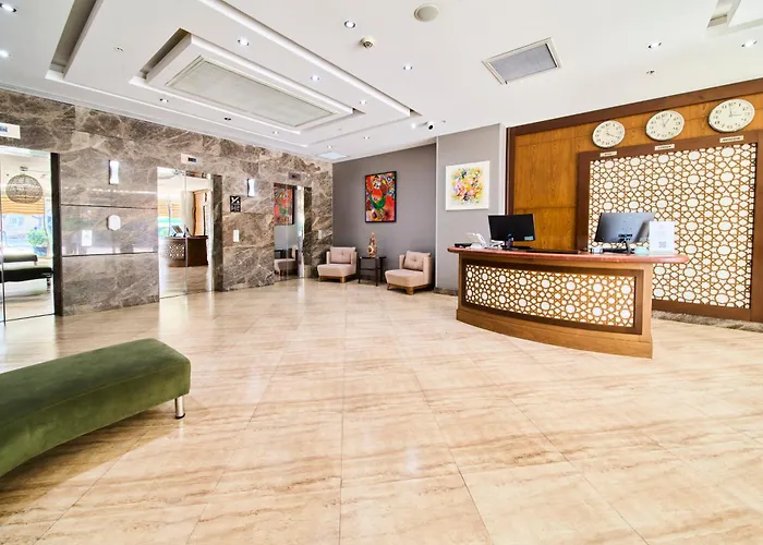 Parkside Hotel & Apartments